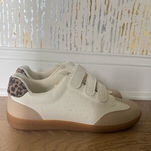 Dolce Vita Sneakers